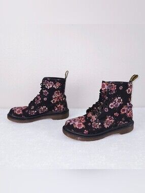 Dr. Martens Beckett Floral Lace-Up Combat Boots US 7 Black Pink Purple